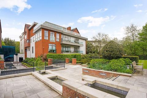 3 bedroom apartment to rent, London N2