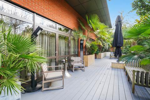 3 bedroom apartment to rent, London N2