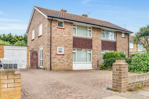 68 Maplin Way, Southend-on-sea, SS1 3NA