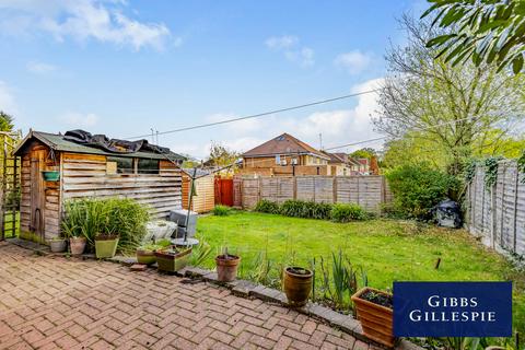 2 bedroom flat to rent, Chamberlain Way, Pinner, HA5