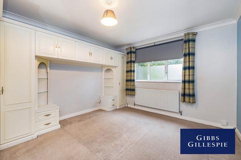 2 bedroom flat to rent, Chamberlain Way, Pinner, HA5