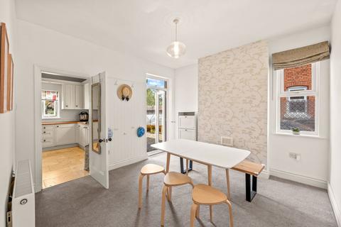 28 Fleeman Grove, West Bridgford, Nottingham, NG2 5BH
