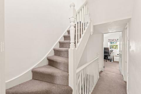28 Fleeman Grove, West Bridgford, Nottingham, NG2 5BH
