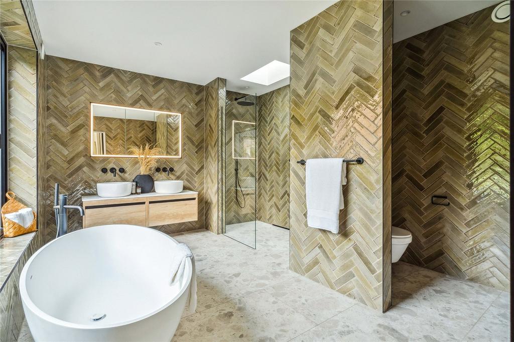 Bed 1 En-Suite