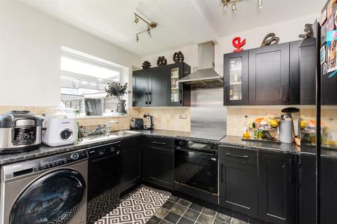 3 bedroom end of terrace house for sale, Kingswood Close, Dartford DA1