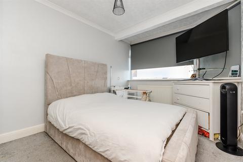 3 bedroom end of terrace house for sale, Kingswood Close, Dartford DA1