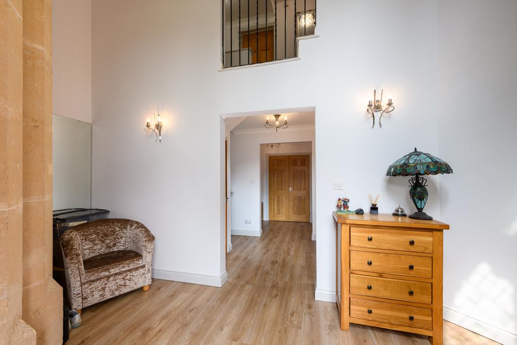 Entrance hall with Juliette balcony