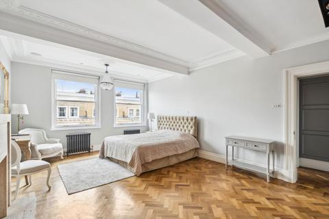 3 bedroom flat for sale, Queens Gate Place, London, SW7