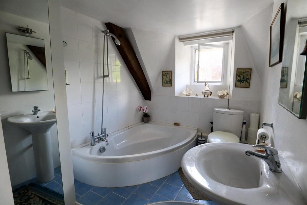 Bathroom.jpg