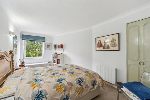 undefined, Fishers Lane, London, W4