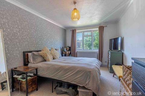 2 bedroom flat for sale, Westbrook, Lustrells Vale, Saltdean, Brighton BN2