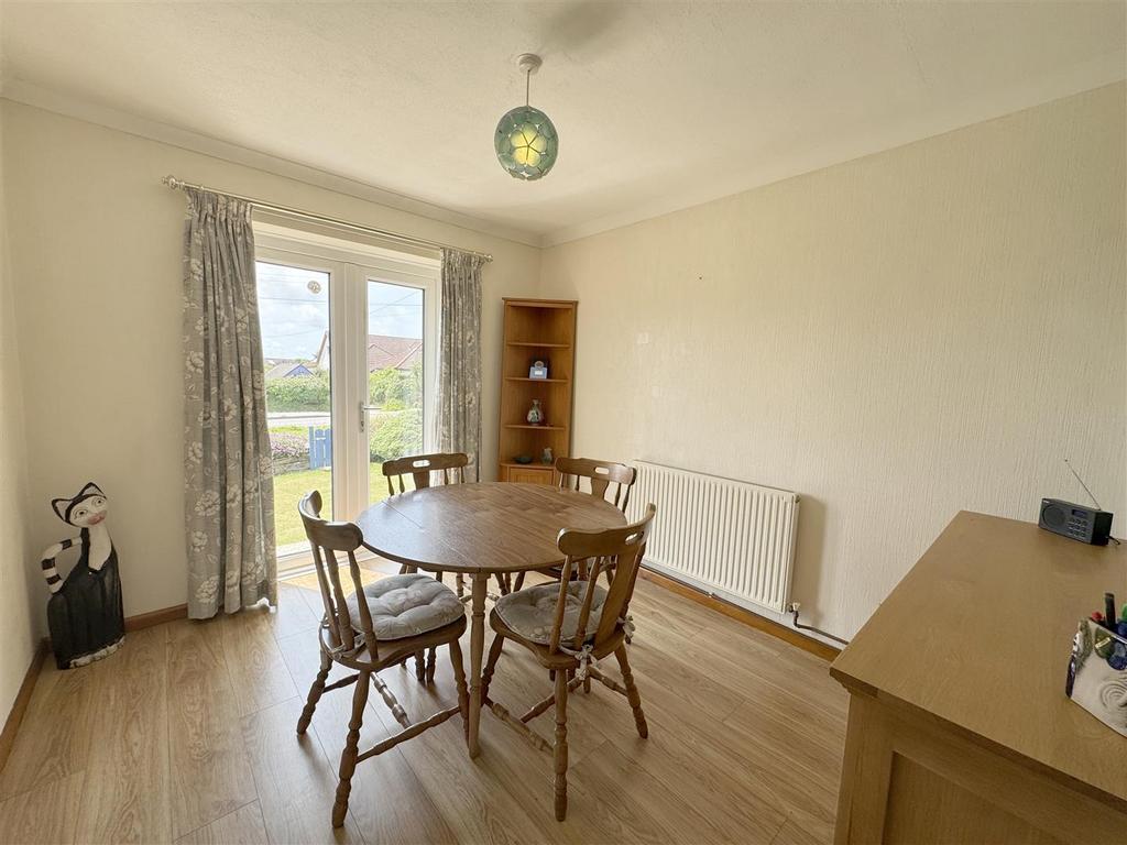Dining Room/Bedroom 3