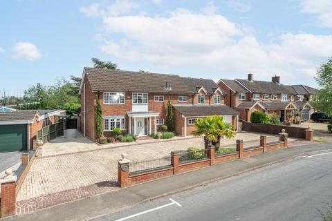 undefined, Aylesbury HP21