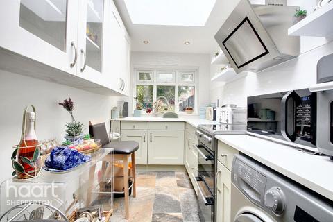 undefined, Watersplash Road, Shepperton