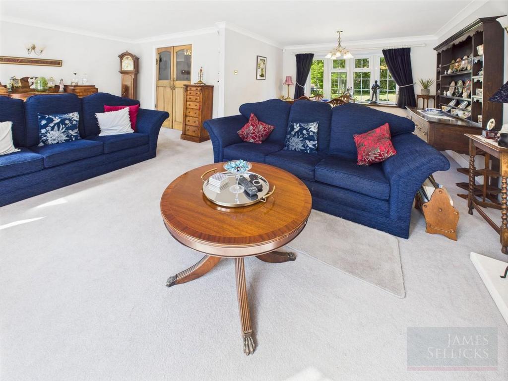 Sitting/Dining Room