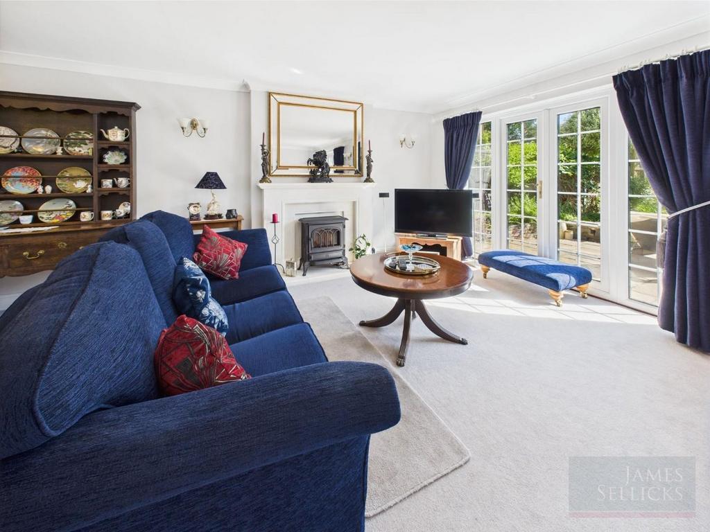 Sitting/Dining Room