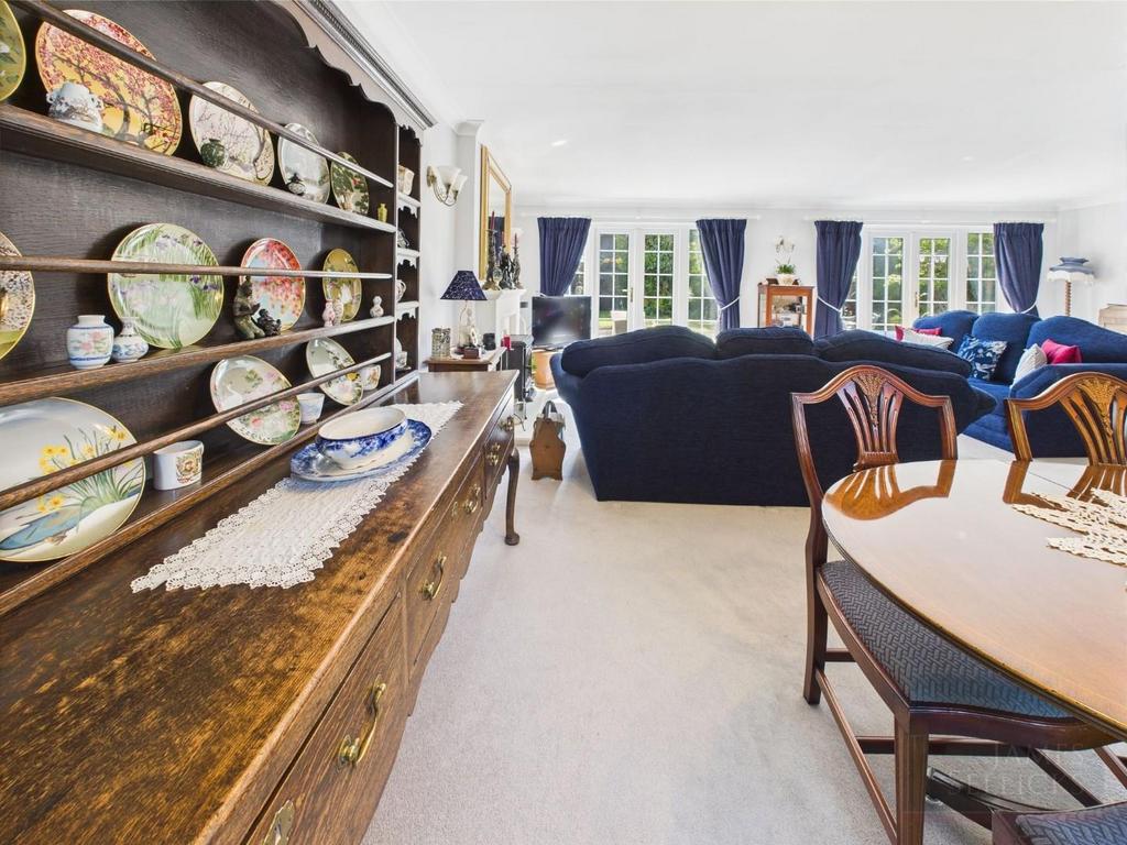 Sitting/Dining Room