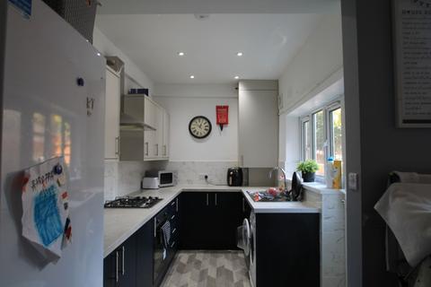 3 bedroom terraced house to rent, (3) 84 Burford Road, Nottingham