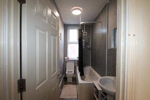 3 bedroom terraced house to rent, (3) 84 Burford Road, Nottingham