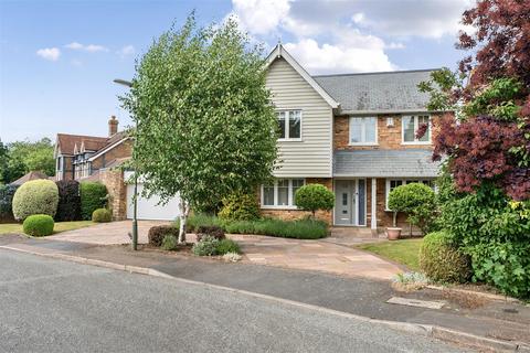 16 Beechfield, Banstead, SM7 3RG