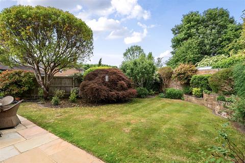 16 Beechfield, Banstead, SM7 3RG