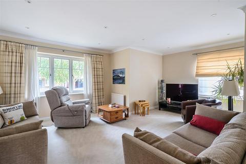 16 Beechfield, Banstead, SM7 3RG