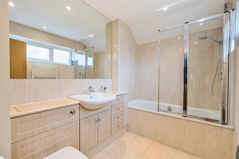 16 Beechfield, Banstead, SM7 3RG