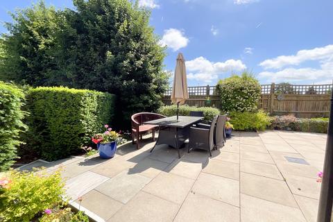 2 bedroom flat for sale, 139 London Road, Hadleigh, Benfleet SS7