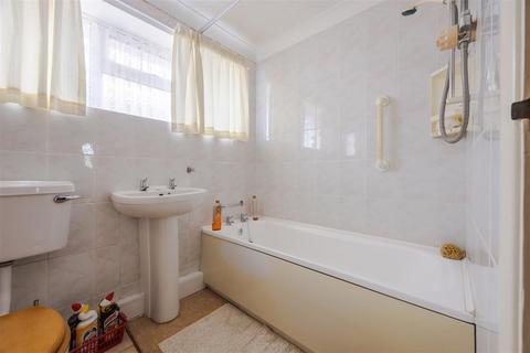111 Shipton Road, Scunthorpe, DN16 3HJ
