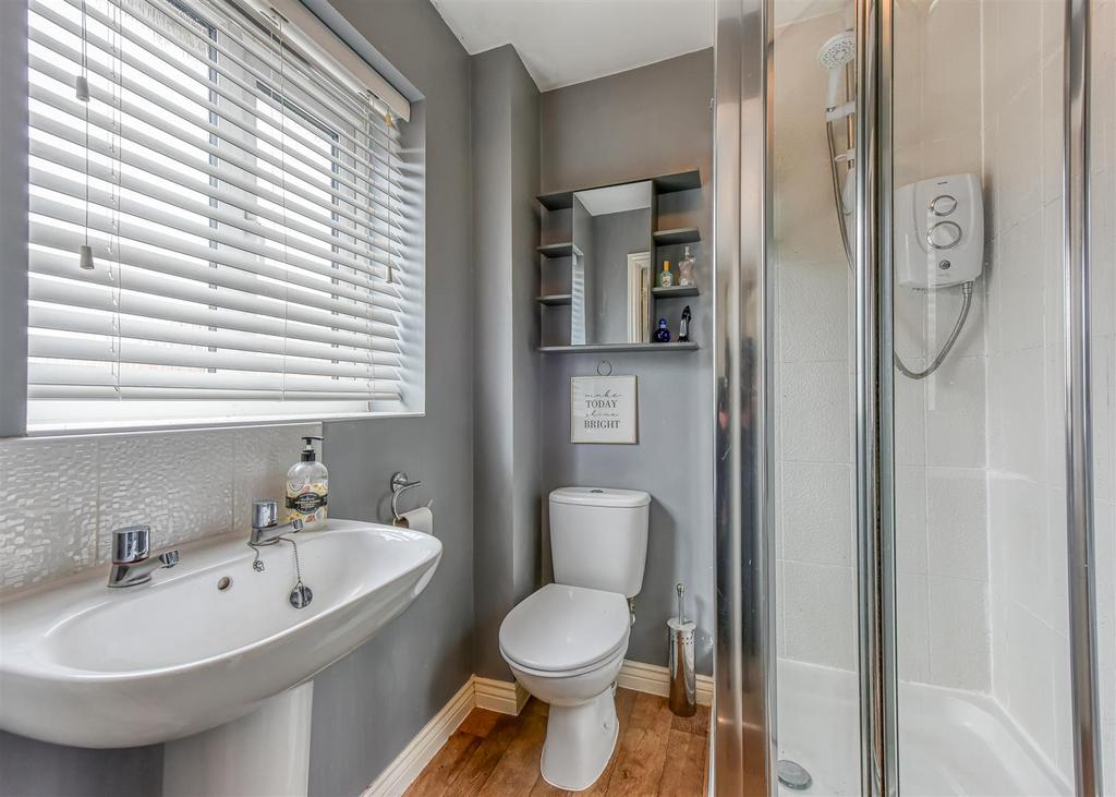 5 Taper Close-En Suite.jpg