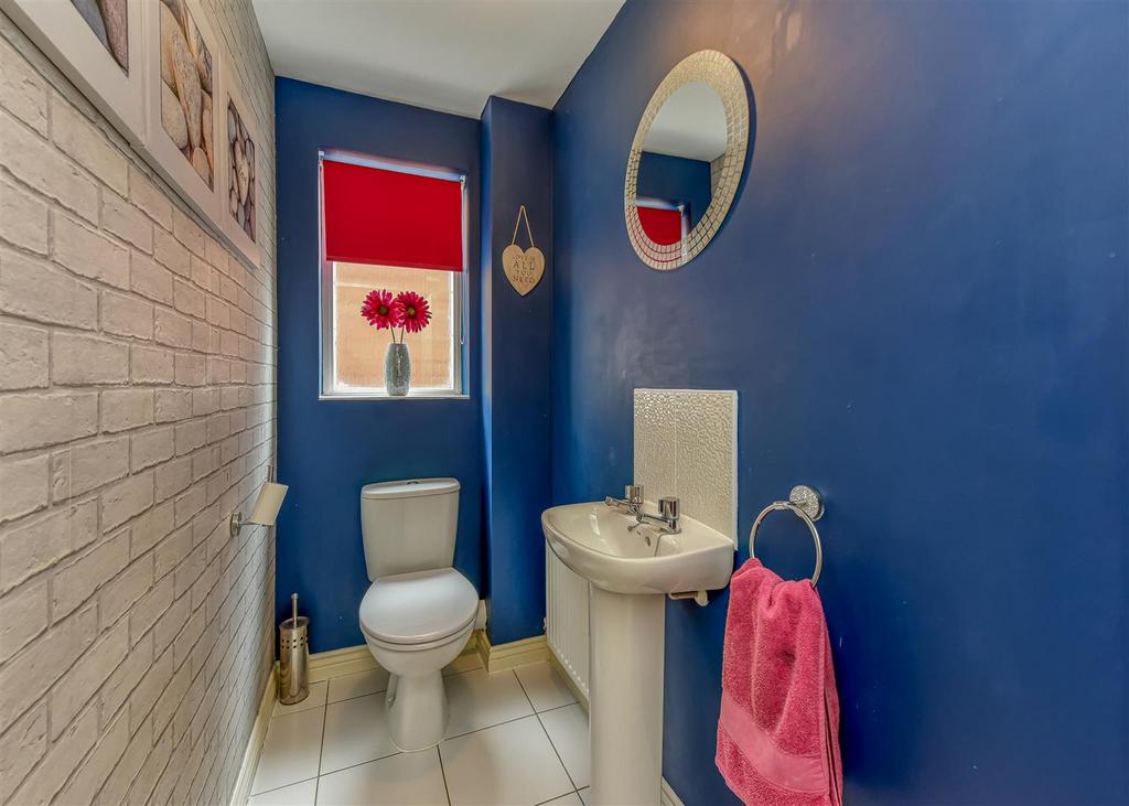 5 Taper Close-Cloakroom.jpg