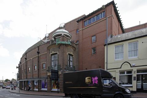 Retail property (high street) to rent, Ely Ct Tunbridge Wells TN1 2SS