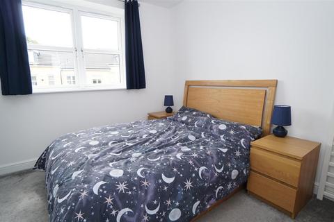 18 Hutton Hall Drive, Bradford, BD2 2AP