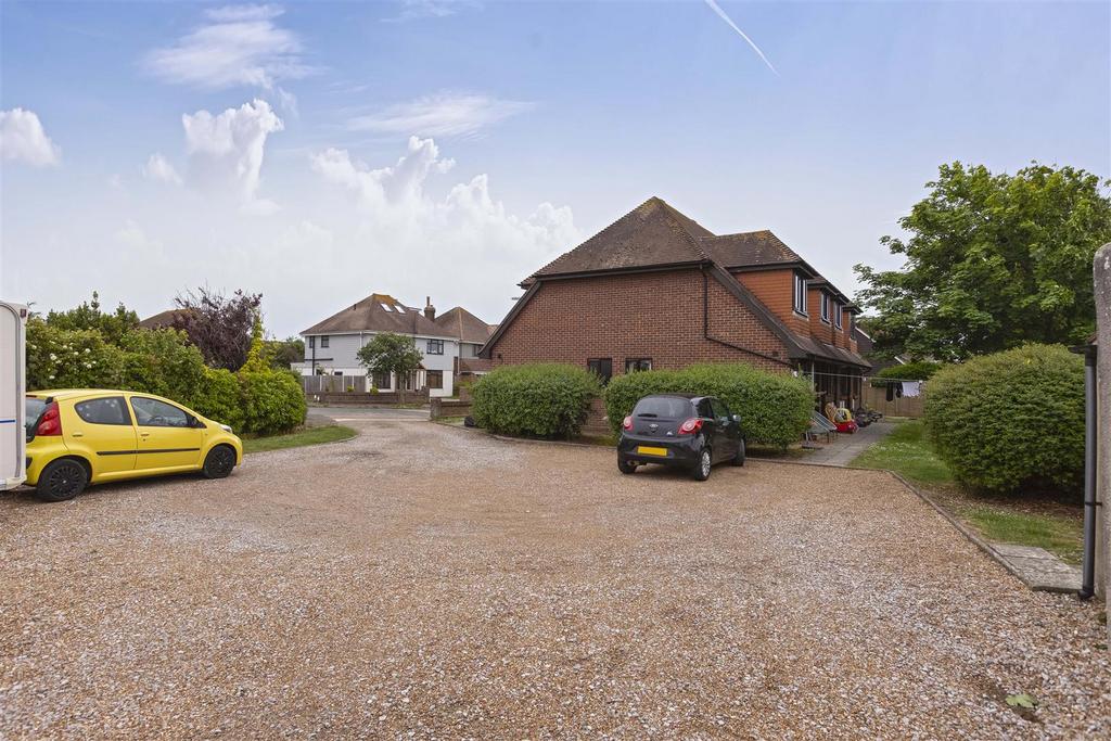 Hangleton Court 8.jpg