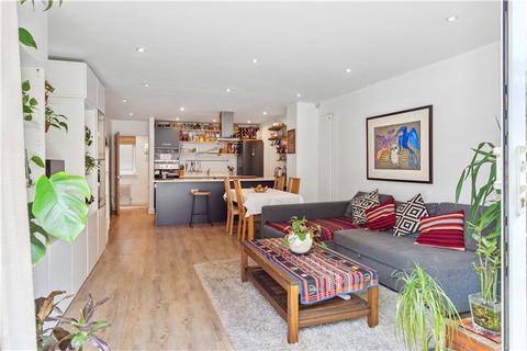 Flat B, 96 Lower Marsh, London, SE1 7AB