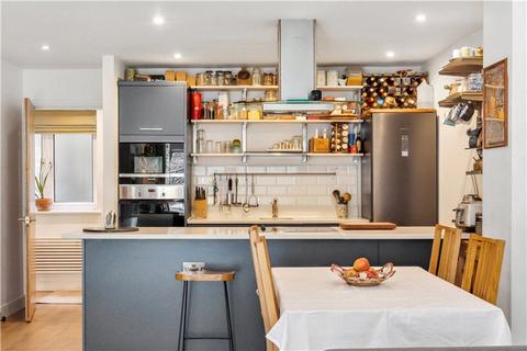 Flat B, 96 Lower Marsh, London, SE1 7AB