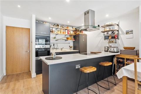 Flat B, 96 Lower Marsh, London, SE1 7AB