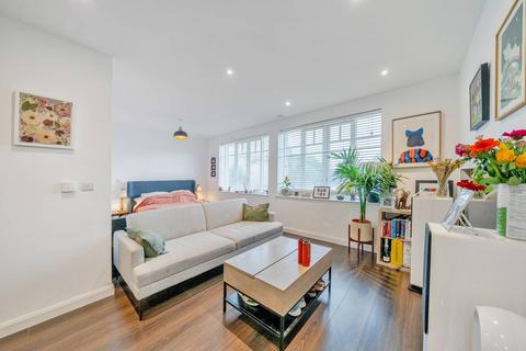 Studio for sale, Higham House West, Hurlingham, London, SW6