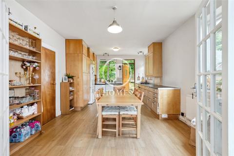 1b Ridge Close, London, NW4 1ER
