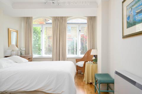 2 bedroom retirement property for sale, Grosvenor Road, Richmond TW10