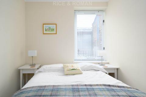 2 bedroom retirement property for sale, Grosvenor Road, Richmond TW10