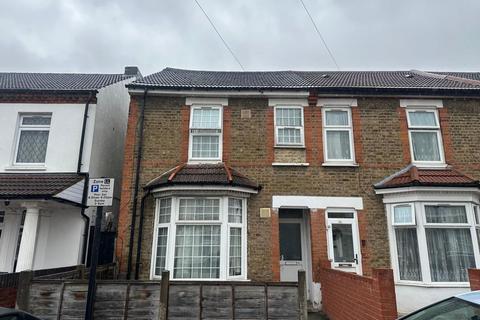 6 bedroom semi-detached house to rent, Endsleigh Road, Southall