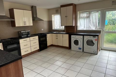 6 bedroom semi-detached house to rent, Endsleigh Road, Southall