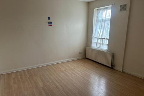 6 bedroom semi-detached house to rent, Endsleigh Road, Southall