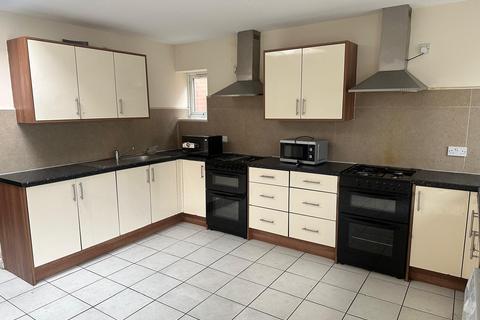 6 bedroom semi-detached house to rent, Endsleigh Road, Southall