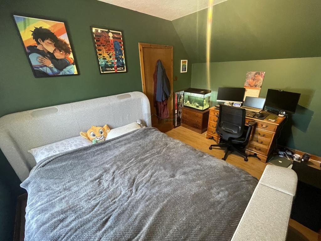Bedroom 1b.JPG