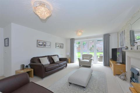 5 bedroom detached house for sale, Dove Close, Sutton Grange,Shrewsbury