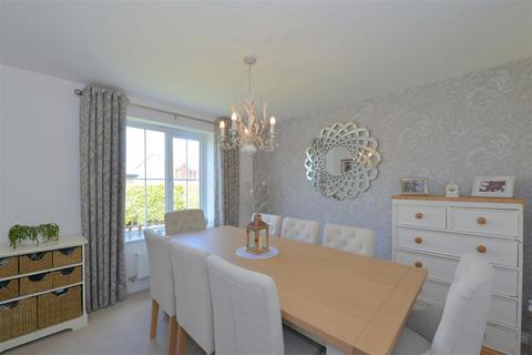 5 bedroom detached house for sale, Dove Close, Sutton Grange,Shrewsbury