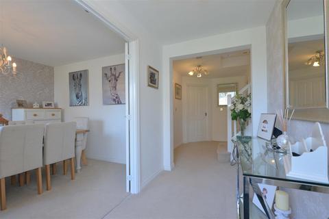 5 bedroom detached house for sale, Dove Close, Sutton Grange,Shrewsbury