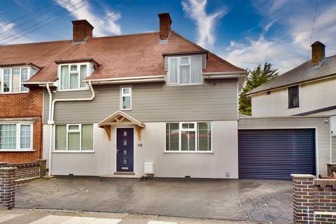 4 bedroom house for sale, Wood Lane, Dagenham RM8